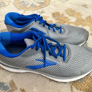Men’s Brooks tennis shoes size 13